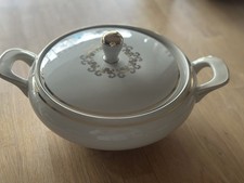 Suppenterrine mit Deckel von