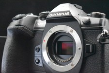 [US Duty Paid] Olympus OM-D