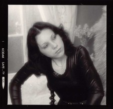 Frau vor Bikini Session 70er