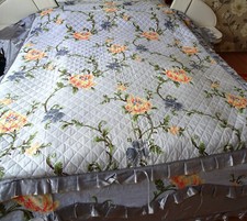 Bettdecke Bettüberwurf Steppdecke Tagesdecke Bettrock 150x200 mit Satin Volant