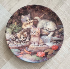 Kahla Sammelteller Am Seerosenteich Katzenkinder auf Entdeckungsreise Katzen