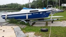 Segelboot mit Trailer