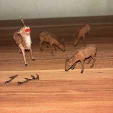 Vier uralte Tuchstaub Rehe