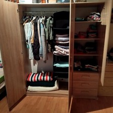 Kleiderschrank