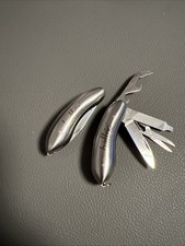 Zwei Taschenmesser Hattrick