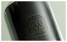 6V6GT/G Strahlbündelröhre. Eine Radioröhre von Raytheon, U.S.A. ID23803