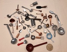 Küchenutensilien zur Ausschmückung für Puppenhaus / Puppenstube