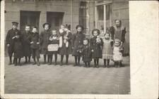 Foto Ak Berlin Pankow, Schönhauser Allee 47, Kinder, Gruppenbild - 4233661