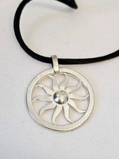 Sonnen-Rad Anhänger Halskette
