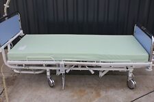 elektrisches Stiegelmeyer Pflegebett Krankenbett mit Galgen und Matratze