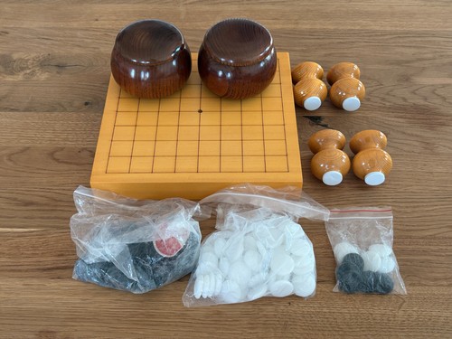Elegantes set aus holz - aus,