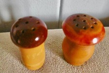 DDR  Salz/ Pfefferstreuer  Catalin Kunstharz Bakelit  3,5 und 4cm