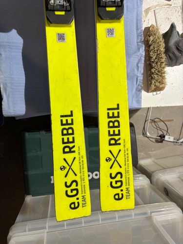 Paar rennski fis head e - ",