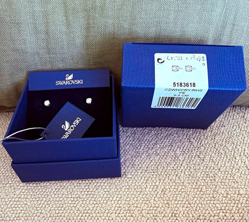 Swarovski 5183618 attract