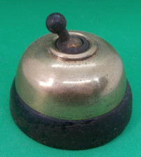 B / Antik: alter Aufputz Lichtschalter / Kippschalter; Messing + Porzellan