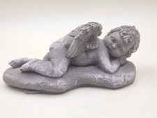 K/5  Steinfigur schlafender Engel / Grab- oder Gartenschmuck / Steinguss