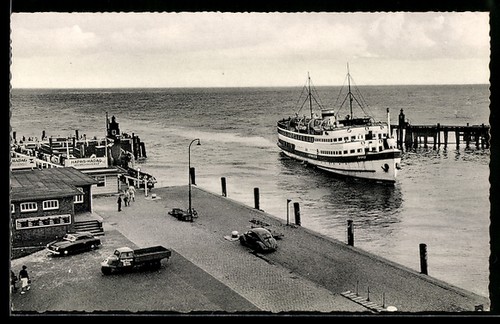 Cuxhaven hafen einfahrt mit - cuxhaven,, hafen-einfahrt