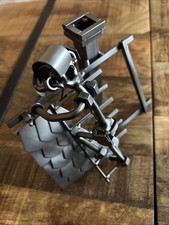 Hinz und Kunst Dachdecker Skulptur Stahl Metall neuwertig 
