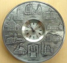 Zinnuhr mit Motiven von