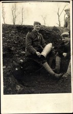 Foto Ak Deutsche Soldaten in Uniform, Munition, 1. WK - 10521654