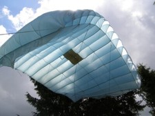 Para-Flite - hellblauer Matratzen-Schirm / Deko-Fallschirm / Sonnensegel gebr.