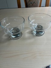 2 Eis- / Dessert - Schalen mit Fuß