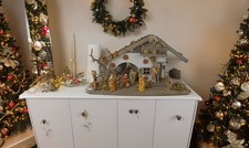 Festliche Weihnachtskrippe