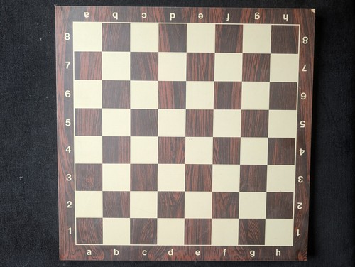 Holzschachspiel mit