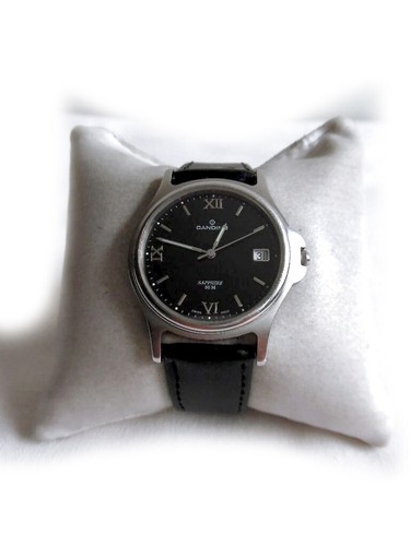 Schwarze armbanduhr von - schwarze,