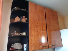 @ 2 Hochglanz-Einbauküchen-Hängeschränke, Wurzelholz-Dekor @ sehr gepflegt