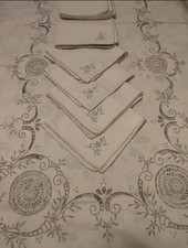 Vintage Tischdecke rechteckig 12 bestickt mit Häkeleinsätzen + Servietten