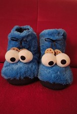  Krümelmonster-Hausschuhe von