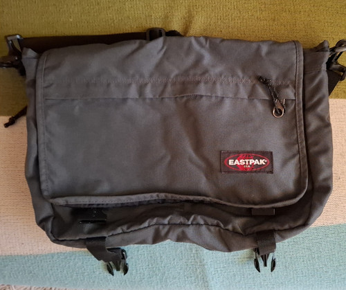 Eastpak umhängetasche 20l - eastpak,