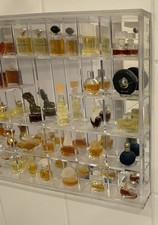 Setzkasten-Acryl-Parfüm. 33