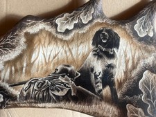 Damhirschgeweih mit Jagdhund