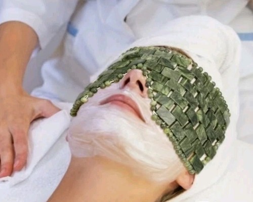 Gesichtsmaske aus grünem