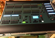 Zero88 Leap Frog 48 (Solution), 4 DMX Universen, Case. Prof. Pult f. große Shows