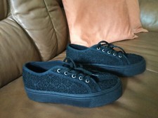 Made in Italy * Plateau Sneaker mit  Blüten-Stickerei in Spitzenoptik * Gr. 38