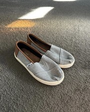 schöne Schuhe von Toms für