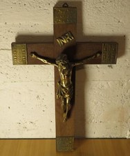 Altes großes Holzkreuz mit