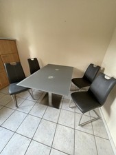 Glastisch inkl. 4 Stühle
