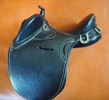 Australischer Stocksattel mit Horn aus Leder in schwarz handgearbeitet