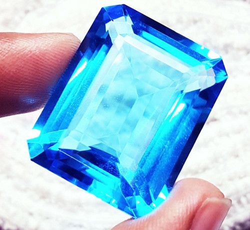 Blauer topas smaragd - blauer,
