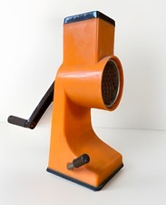 mechanische DDR Mandelreibe