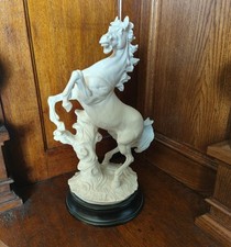 Große Pferde Skulptur