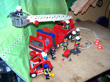 Playmobil Feuerwehr Leiterwagen 3182 + Brandmeister Smart 3177