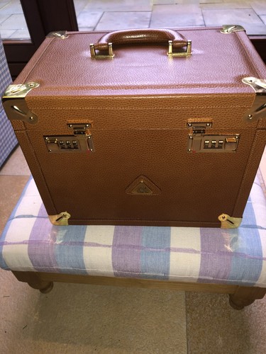 Beautycase aus braunem leder - braunem,