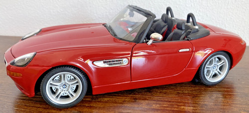 Bmw bburago 18 - z8, rot