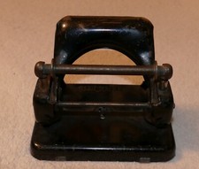 Antiker Locher: Leitz No 18, voll funktionsfähig aber viele Gebrauchsspuren