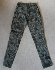 Olivgrüne Blumen-Joggpants